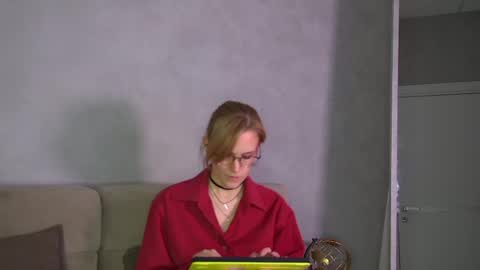 Snapshot of gracehudsons chatting on 04-28-26, 04:17 Grace online show from 04-28-26, 04:17