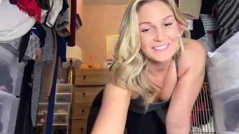 Snapshot of graciemae_baexx chatting on 01-28-25, 08:36 Gracie Mae online show from 01-28-25, 08:36