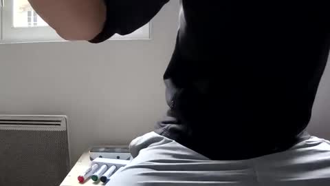 Snapshot of grandbi chatting on 11-28-25, 01:25 grandbi online show from 11-28-25, 01:25