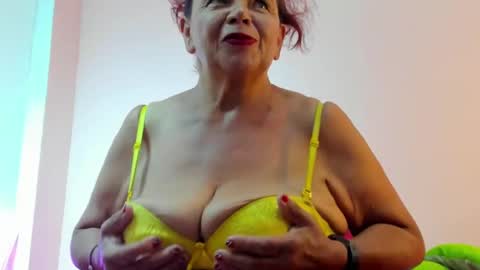 Snapshot of grandmother_milf chatting on 01-09-25, 01:39 Mi Name is violeta online show from 01-09-25, 01:39