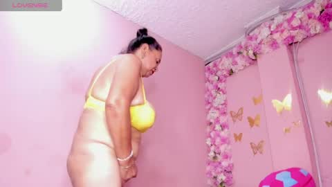 Snapshot of grandmother_milf chatting on 05-31-26, 06:09 Mi Name is violeta online show from 05-31-26, 06:09