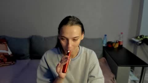 Snapshot of gravitation777 chatting on 01-12-26, 01:11 Anna online show from 01-12-26, 01:11