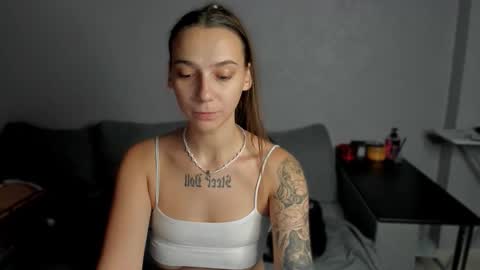 Snapshot of gravitation777 chatting on 01-17-26, 09:58 Anna online show from 01-17-26, 09:58