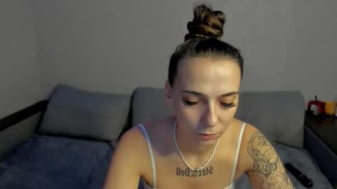 Snapshot of gravitation777 chatting on 02-22-26, 02:26 Anna online show from 02-22-26, 02:26