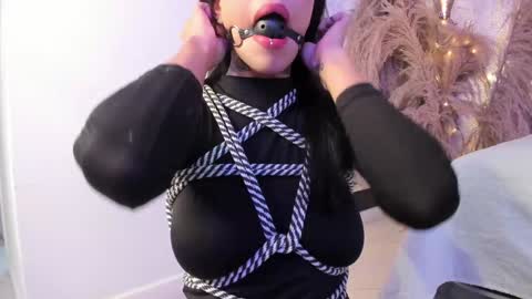 grayce blossoms24 online show from 12-27-24, 08:39