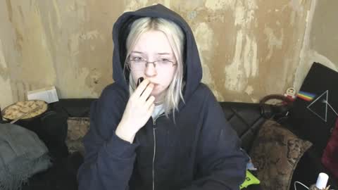 Snapshot of graylovescookies chatting on 12-22-24, 11:20 graylovescookies online show from 12-22-24, 11:20