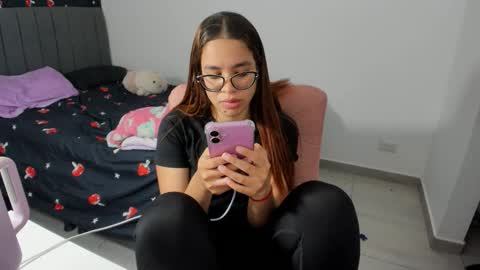 GreciaRuiz online show from 11-14-25, 01:04