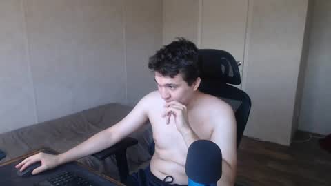 Snapshot of greendynomite_04 chatting on 06-15-26, 06:43 greendynomite_04 online show from 06-15-26, 06:43