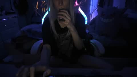 Snapshot of greeneyedlovexo chatting on 02-12-25, 05:47 GreenEyedLovexo online show from 02-12-25, 05:47