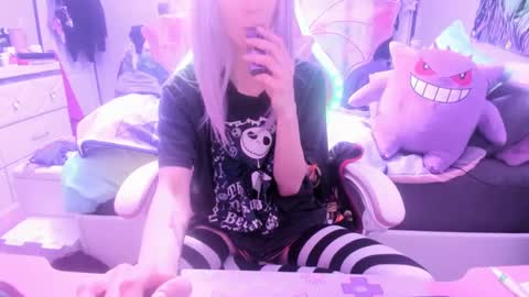 Snapshot of greeneyedlovexo chatting on 02-14-25, 05:03 GreenEyedLovexo online show from 02-14-25, 05:03