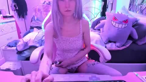 Snapshot of greeneyedlovexo chatting on 02-15-25, 02:15 GreenEyedLovexo online show from 02-15-25, 02:15