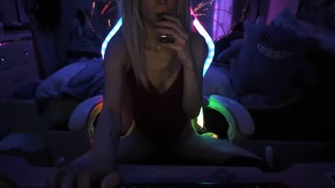 Snapshot of greeneyedlovexo chatting on 02-15-25, 05:30 GreenEyedLovexo online show from 02-15-25, 05:30