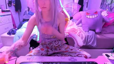 Snapshot of greeneyedlovexo chatting on 02-20-25, 01:46 GreenEyedLovexo online show from 02-20-25, 01:46