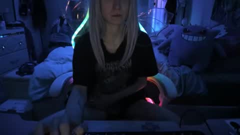 Snapshot of greeneyedlovexo chatting on 02-20-25, 06:17 GreenEyedLovexo online show from 02-20-25, 06:17