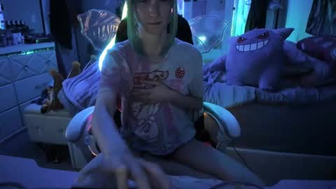 Snapshot of greeneyedlovexo chatting on 09-21-25, 05:20 GreenEyedLovexo online show from 09-21-25, 05:20