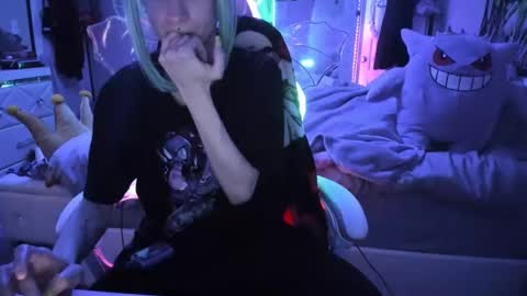 Snapshot of greeneyedlovexo chatting on 09-28-25, 02:22 GreenEyedLovexo online show from 09-28-25, 02:22