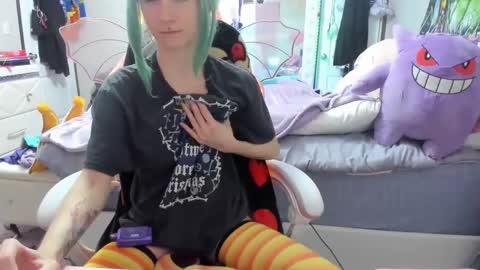 Snapshot of greeneyedlovexo chatting on 10-03-25, 06:38 GreenEyedLovexo online show from 10-03-25, 06:38