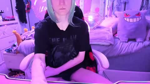 Snapshot of greeneyedlovexo chatting on 10-10-25, 01:10 GreenEyedLovexo online show from 10-10-25, 01:10