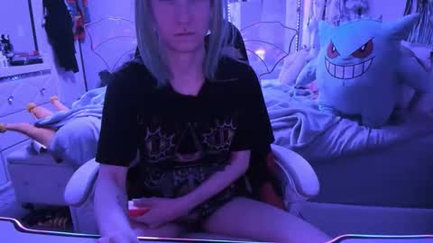 Snapshot of greeneyedlovexo chatting on 10-13-25, 02:17 GreenEyedLovexo online show from 10-13-25, 02:17