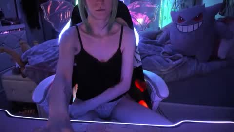 Snapshot of greeneyedlovexo chatting on 10-14-25, 04:35 GreenEyedLovexo online show from 10-14-25, 04:35