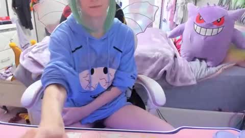 Snapshot of greeneyedlovexo chatting on 10-20-25, 04:07 GreenEyedLovexo online show from 10-20-25, 04:07