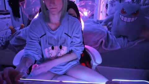 Snapshot of greeneyedlovexo chatting on 10-21-25, 05:41 GreenEyedLovexo online show from 10-21-25, 05:41