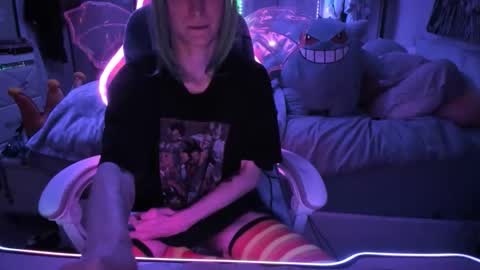 Snapshot of greeneyedlovexo chatting on 10-25-25, 05:48 GreenEyedLovexo online show from 10-25-25, 05:48