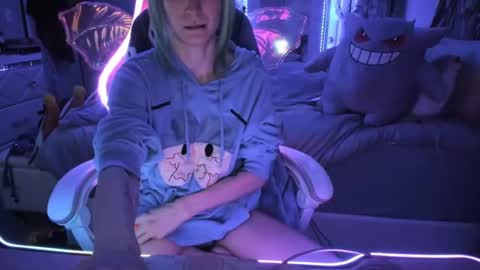 Snapshot of greeneyedlovexo chatting on 10-26-25, 05:35 GreenEyedLovexo online show from 10-26-25, 05:35