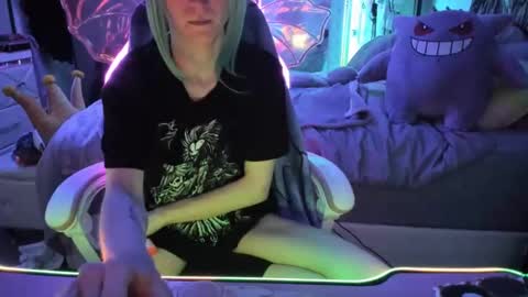 Snapshot of greeneyedlovexo chatting on 11-02-25, 05:10 GreenEyedLovexo online show from 11-02-25, 05:10