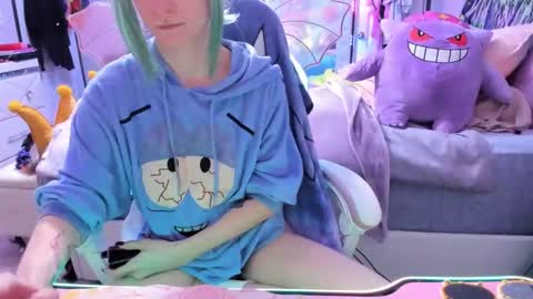 Snapshot of greeneyedlovexo chatting on 11-06-25, 02:56 GreenEyedLovexo online show from 11-06-25, 02:56