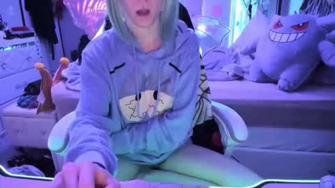 Snapshot of greeneyedlovexo chatting on 11-10-25, 02:27 GreenEyedLovexo online show from 11-10-25, 02:27