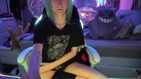 Snapshot of greeneyedlovexo chatting on 11-12-25, 06:47 GreenEyedLovexo online show from 11-12-25, 06:47