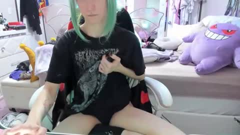 Snapshot of greeneyedlovexo chatting on 11-12-25, 07:03 GreenEyedLovexo online show from 11-12-25, 07:03