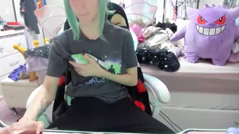 Snapshot of greeneyedlovexo chatting on 11-13-25, 10:08 GreenEyedLovexo online show from 11-13-25, 10:08