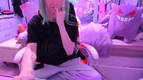 Snapshot of greeneyedlovexo chatting on 11-28-25, 02:42 GreenEyedLovexo online show from 11-28-25, 02:42