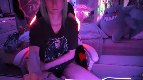 Snapshot of greeneyedlovexo chatting on 12-01-25, 06:29 GreenEyedLovexo online show from 12-01-25, 06:29