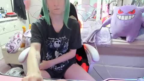 Snapshot of greeneyedlovexo chatting on 12-01-25, 09:20 GreenEyedLovexo online show from 12-01-25, 09:20