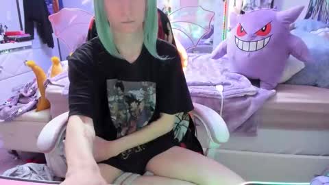 Snapshot of greeneyedlovexo chatting on 12-05-25, 04:25 GreenEyedLovexo online show from 12-05-25, 04:25