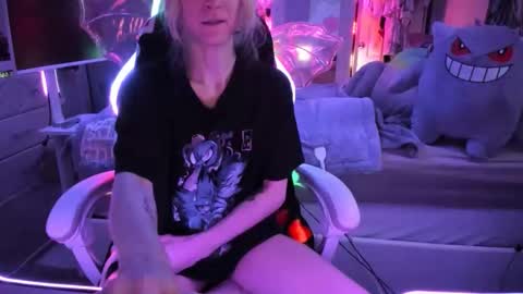 Snapshot of greeneyedlovexo chatting on 12-14-25, 06:41 GreenEyedLovexo online show from 12-14-25, 06:41