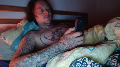 Snapshot of greenmoon88888 chatting on 06-18-26, 12:00 Greenmoon online show from 06-18-26, 12:00