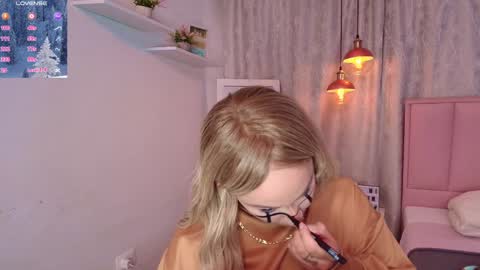Snapshot of greennbella chatting on 12-06-24, 07:23 online show from 12-06-24, 07:23