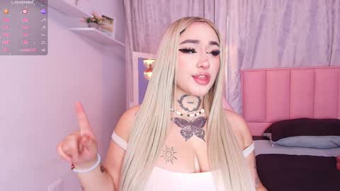 Snapshot of greennbella chatting on 01-08-25, 07:03 online show from 01-08-25, 07:03