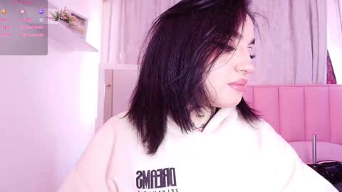 Snapshot of greennbella chatting on 01-20-25, 07:04 online show from 01-20-25, 07:04