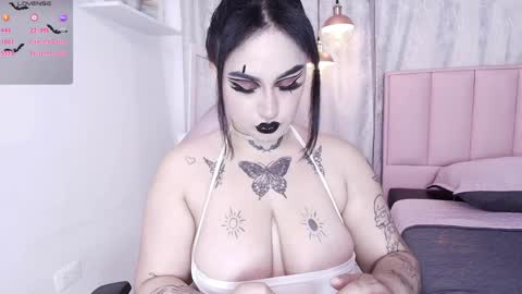 Snapshot of greennbella chatting on 01-24-25, 07:28 online show from 01-24-25, 07:28