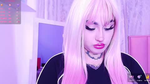 Snapshot of greennbella chatting on 02-08-25, 07:05 online show from 02-08-25, 07:05