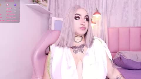 Snapshot of greennbella chatting on 02-13-25, 07:10 online show from 02-13-25, 07:10