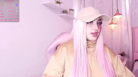 Snapshot of greennbella chatting on 02-17-25, 07:10 online show from 02-17-25, 07:10