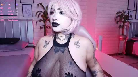 Snapshot of greennbella chatting on 09-10-25, 07:14 online show from 09-10-25, 07:14
