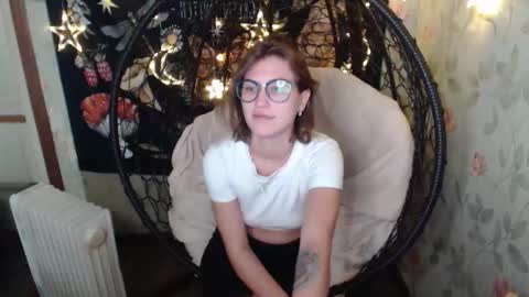 Lina online show from 10-14-25, 09:54