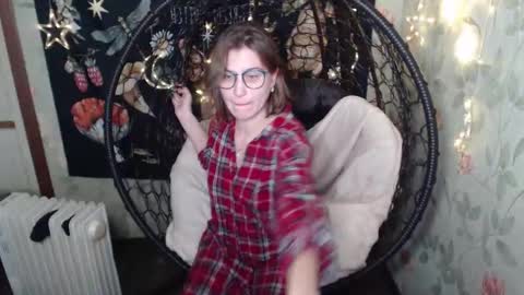 Lina online show from 10-19-25, 06:30